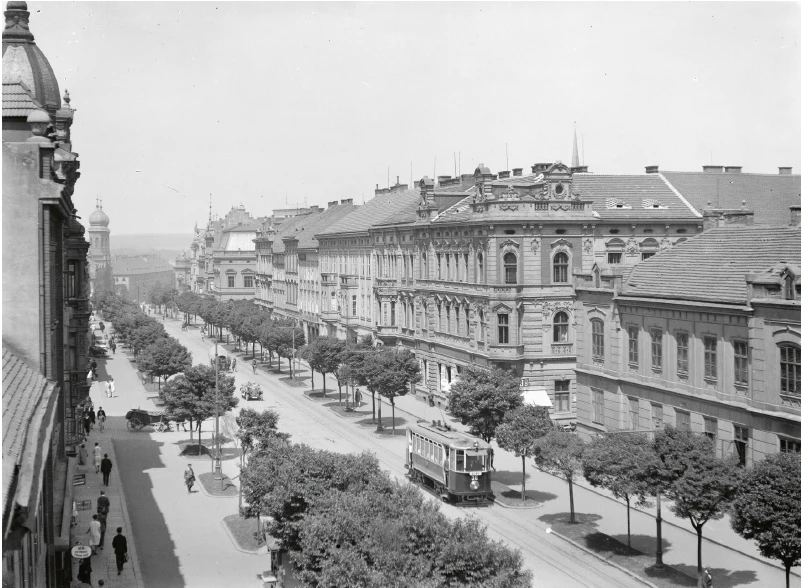 Průhled Klatovskou třídou směrem k historickému centru Plzně foto kol. 1928, ZČM